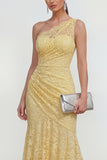 Robe longue sirène jaune en dentelle, une épaule froncée