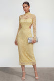 Robe midi en dentelle à col montant jaune avec fente