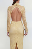 Robe midi en dentelle à col montant jaune avec fente