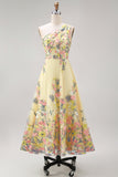 Robe midi fleurie jaune à une épaule brodée