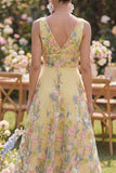 Robe longue fleurie brodée en tulle jaune à col en V