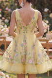 Robe mini fleurie brodée en tulle jaune à col en V