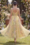 Robe midi fleurie brodée en tulle à col carré en ligne A