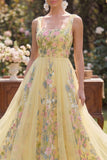 Robe midi fleurie brodée en tulle à col carré en ligne A