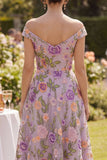 Robe midi fleurie midi brodée en tulle lilas à la ligne décollée