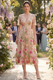 Robe midi fleurie midi brodée en tulle à col V à col en V à blush avec manches courtes