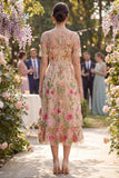 Robe midi fleurie midi brodée en tulle à col V à col en V à blush avec manches courtes