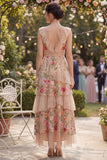 Robe longue fleurie brodée à étages brodée en tulle à col V à blush