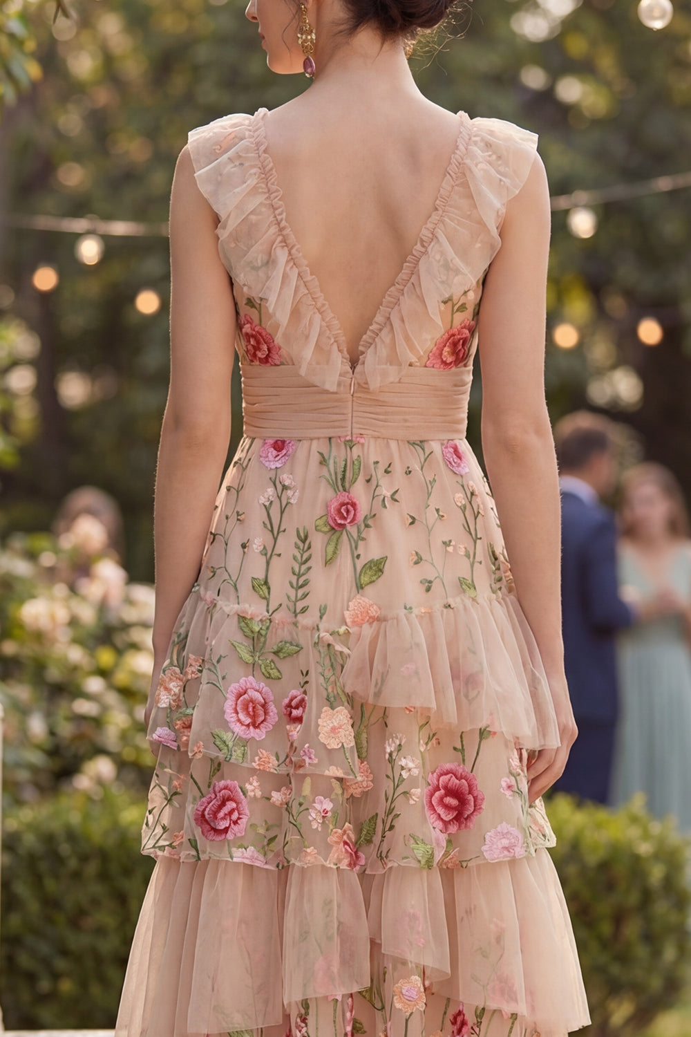 Robe longue fleurie brodée à étages brodée en tulle à col V à blush