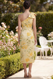 Robe midi fleurie à une épaule jaune beurre et fente
