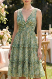 Robe midi fleurie à col en V à décolleté vert poussiéreux froncé
