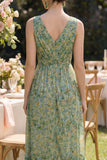 Robe fleurie haute à fourreau vert poussiéreux à col en V et basse avec volants