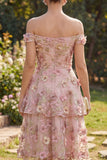 Robe midi fleurie en tulle fuchsia rose en ligne A décollée sur l’épaule