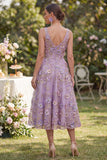 Robe midi fleurie perlée en col en V en tulle lilas ligne A