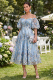 Robe midi en tulle ligne A à lignes tombantes, bleu plissé et perlé