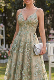 Robe midi fleurie midi en tulle vert poussiéreux en ligne A appliquée