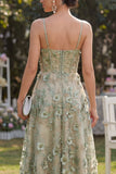 Robe midi fleurie midi en tulle vert poussiéreux en ligne A appliquée