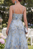 Robe longue fleurie bleue en tulle perlé à perles et fronçées