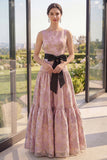 Blush Jacquard Boat Neck A Line Maxi Floral Dress avec nœud