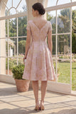 Blush Une robe Midi Jacquard à col en V à fleurs avec manches courtes