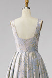 Robe invitée mariage en jacquard longue avec plis gris-bleu à col V, ligne A