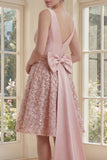 Robe midi à fard à joues étincelante à col V avec un large nœud