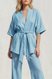 Costume long bleu à manches courtes à manches courtes à col en V avec ceinture