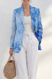 Costume féminin bleu à boutonnage simple et ajusté
