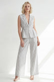 Costume féminin long à rayures blanches à rayures d’un bouton, avec ceinture