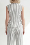 Costume féminin long à rayures blanches à rayures d’un bouton, avec ceinture