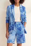 Costume féminin court bleu à boutonnage simple poitrine ajusté