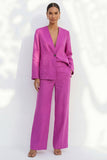 Costume long féminin en satin à col en V en fuchsia