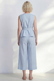 Costume midi féminin bleu clair à volants en V avec ceinture