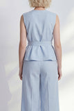 Costume midi féminin bleu clair à volants en V avec ceinture