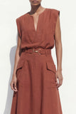 Costume midi féminin à manches en A-line en caramel à col en V avec ceinture