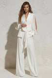 Costume féminin long à coupe large à revers blanc, froncé et ajusté slim
