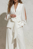 Costume féminin long à coupe large à revers blanc, froncé et ajusté slim
