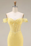 Corset de sirène jaune en dentelle décollée des épaules