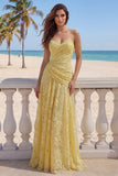 Robe longue de bal en lace A-line jaune amoureuse à fronçages