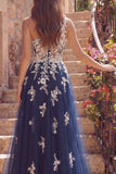 Corset en tulle à ligne A sur une épaule avec une robe de bal longue à fleurs bleu marine avec des appliques