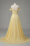 Robe maxi froncée jaune beurre en A décollée sur les épaules avec fente