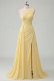 Robe Maxi en mousseline en mousseline jaune beurre à une épaule avec fente