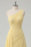 Robe Maxi en mousseline en mousseline jaune beurre à une épaule avec fente