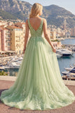 Robe de bal longue à bretelles fines verte à bretelles fines avec des appliques