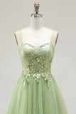 Robe de bal longue à bretelles fines verte à bretelles fines avec des appliques