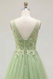 Robe de bal longue à bretelles fines verte à bretelles fines avec des appliques
