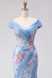 Corset bleu à col en V avec un corset de fin d’année long
