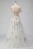 Corset fleuri blanc scintillant perlé sur les épaules Une robe de mariée longue ligne