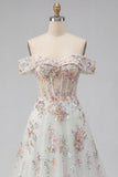 Corset fleuri blanc scintillant perlé sur les épaules Une robe de mariée longue ligne