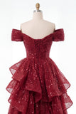 Robe de bal longue bourgogne étincelante épaules dénudées à sequins froncée